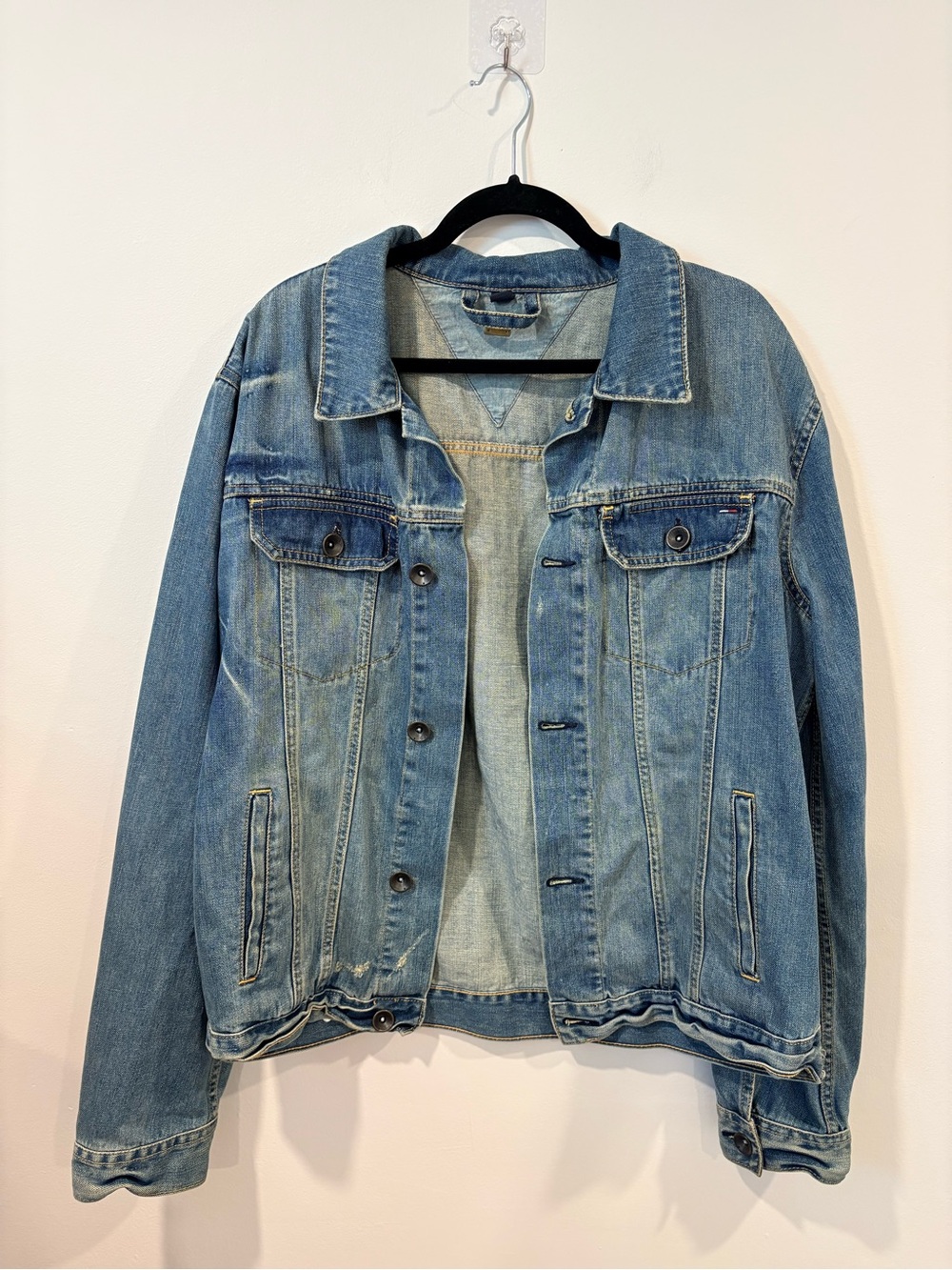 Tommy Hilfiger Men’s 100% Cotton Denim Trucker Jacket | Large | Classic Blue - Picture 2 of 11